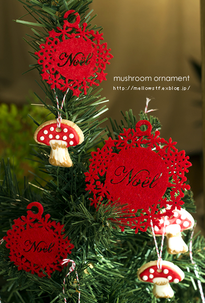 きのこクッキーのクリスマスツリー・オーナメント。 | MELLOW STUFF DESIGN | メロウスタフデザイン | 商品撮影 | 作品撮影 | 花雑貨制作販売 | 各種デザイン | 東京都目黒区